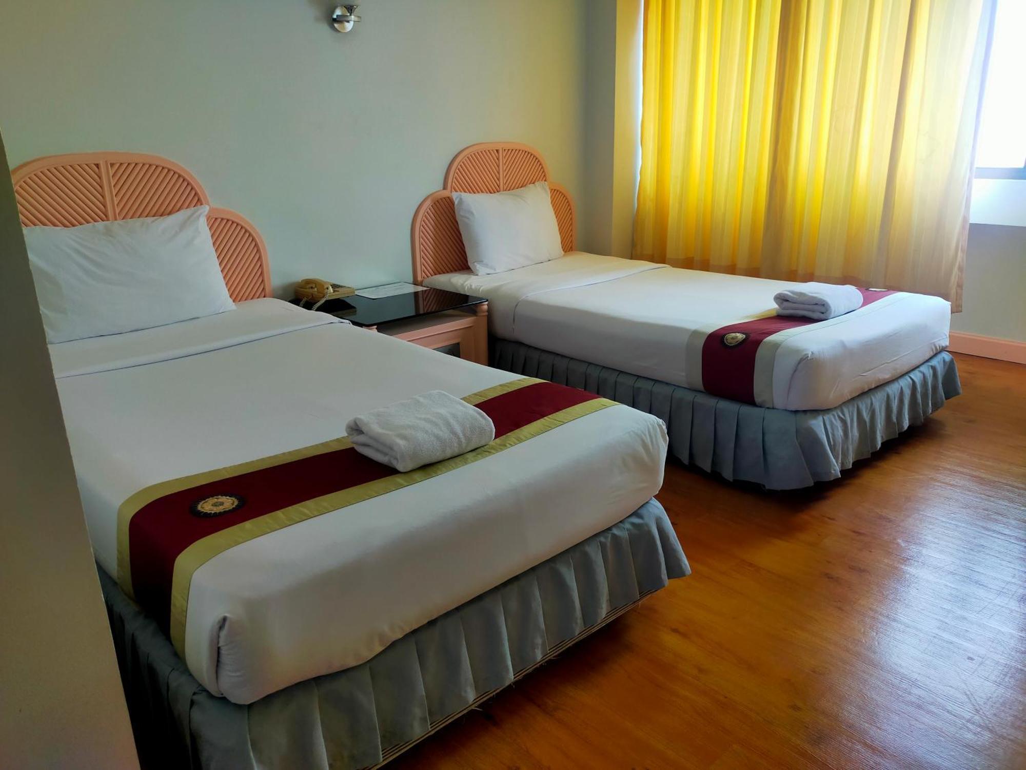 Thumrin Hotel Транг Номер фото