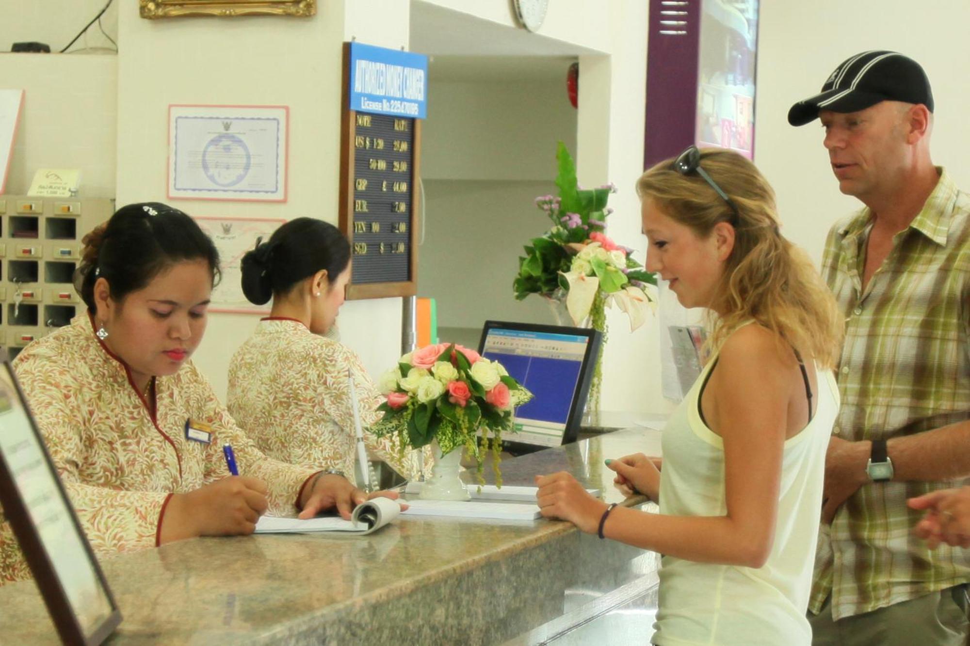 Thumrin Hotel Транг Екстер'єр фото
