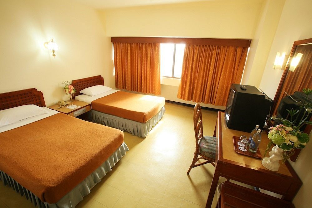 Thumrin Hotel Транг Екстер'єр фото